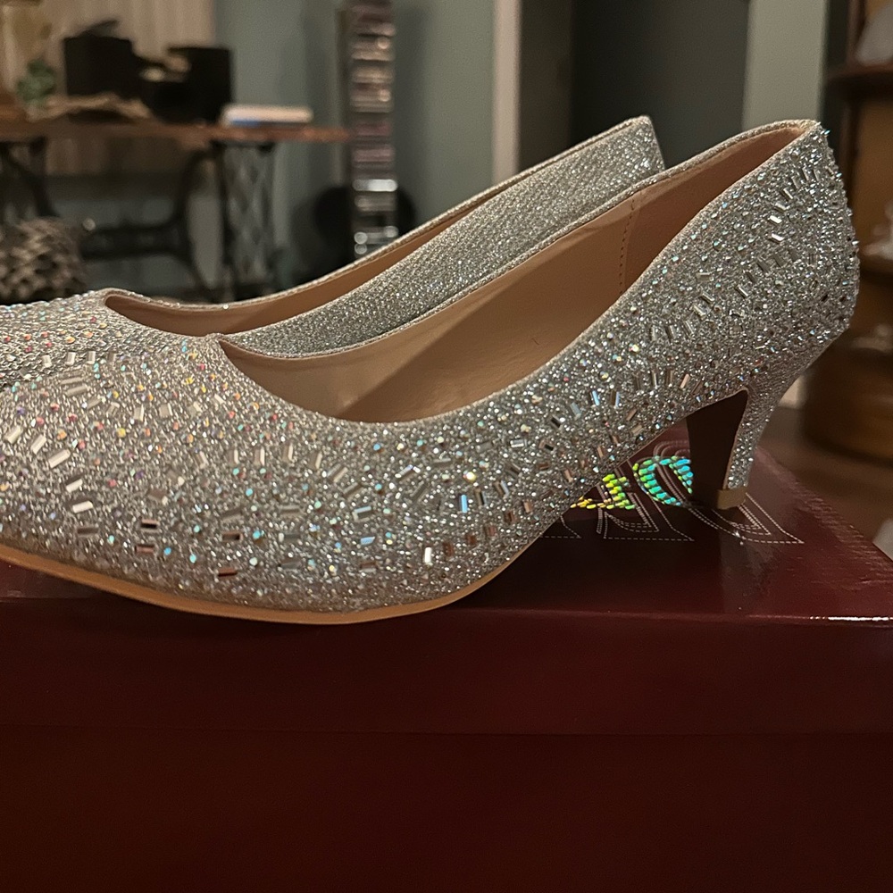 Delicacy Silver Glitter Rhinestone Kitten Heels, Size 10 - Picture 2 of 5
